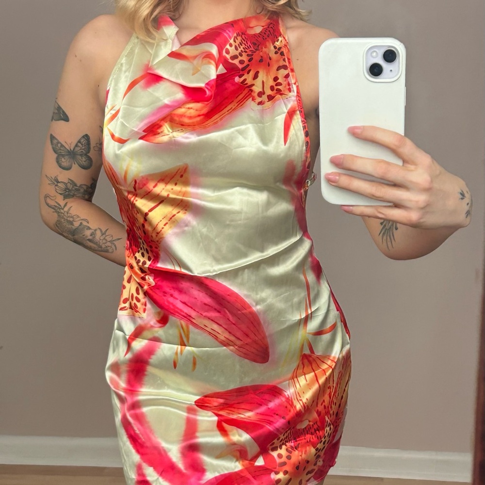 Orchid pink and White backless Mini Dress